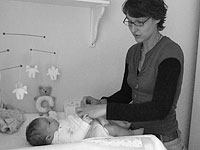 Ich schaue mir Ihr Baby genau an ...